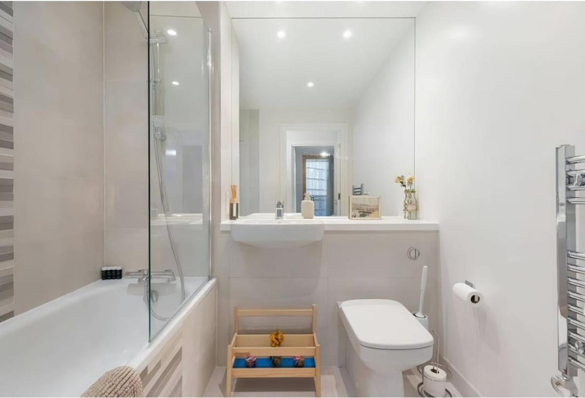 Near Wembley With Beautiful Views Appartamento Londra